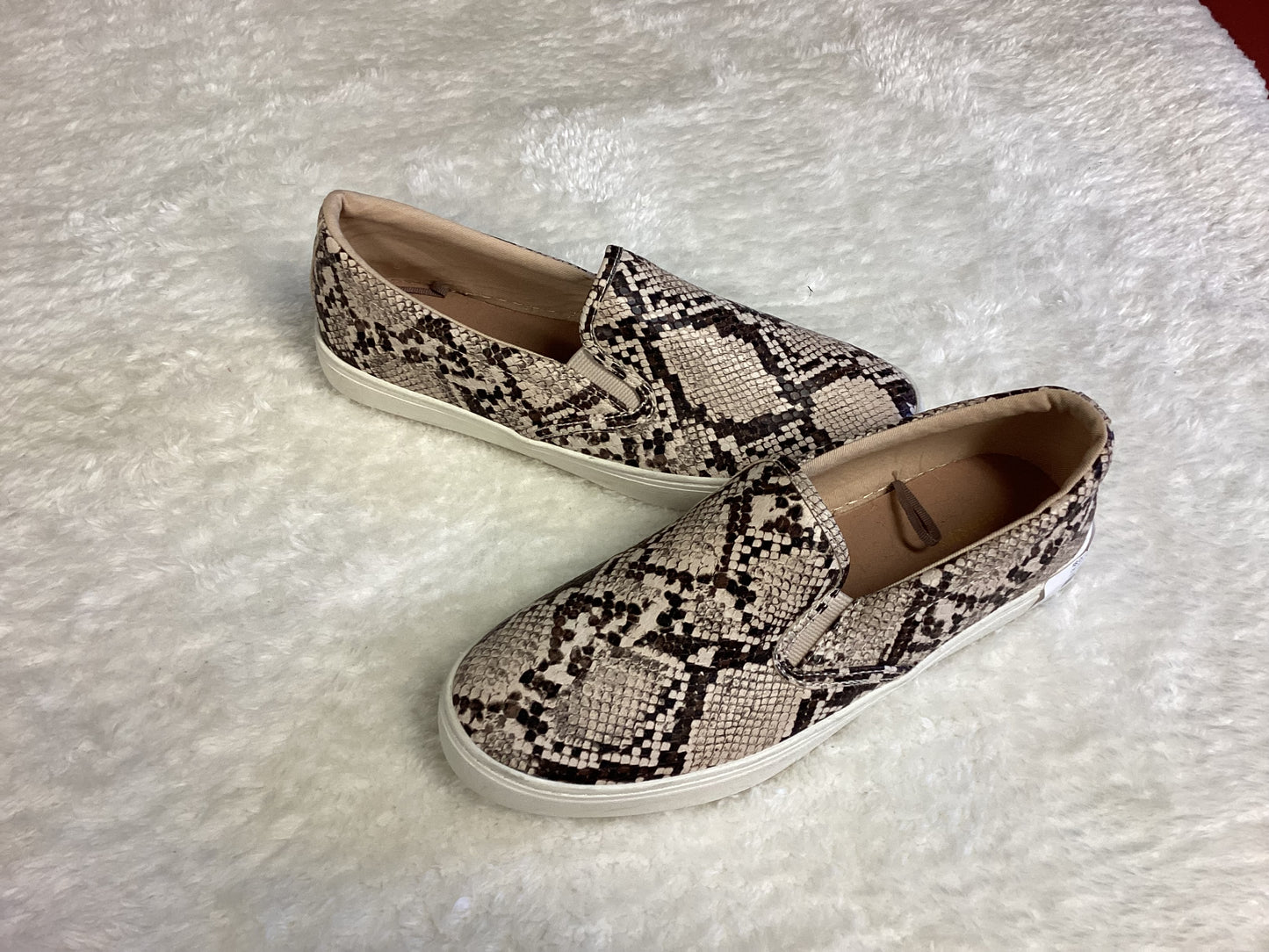 Old Navy Snake Print Slip On Shoes Womens size 9