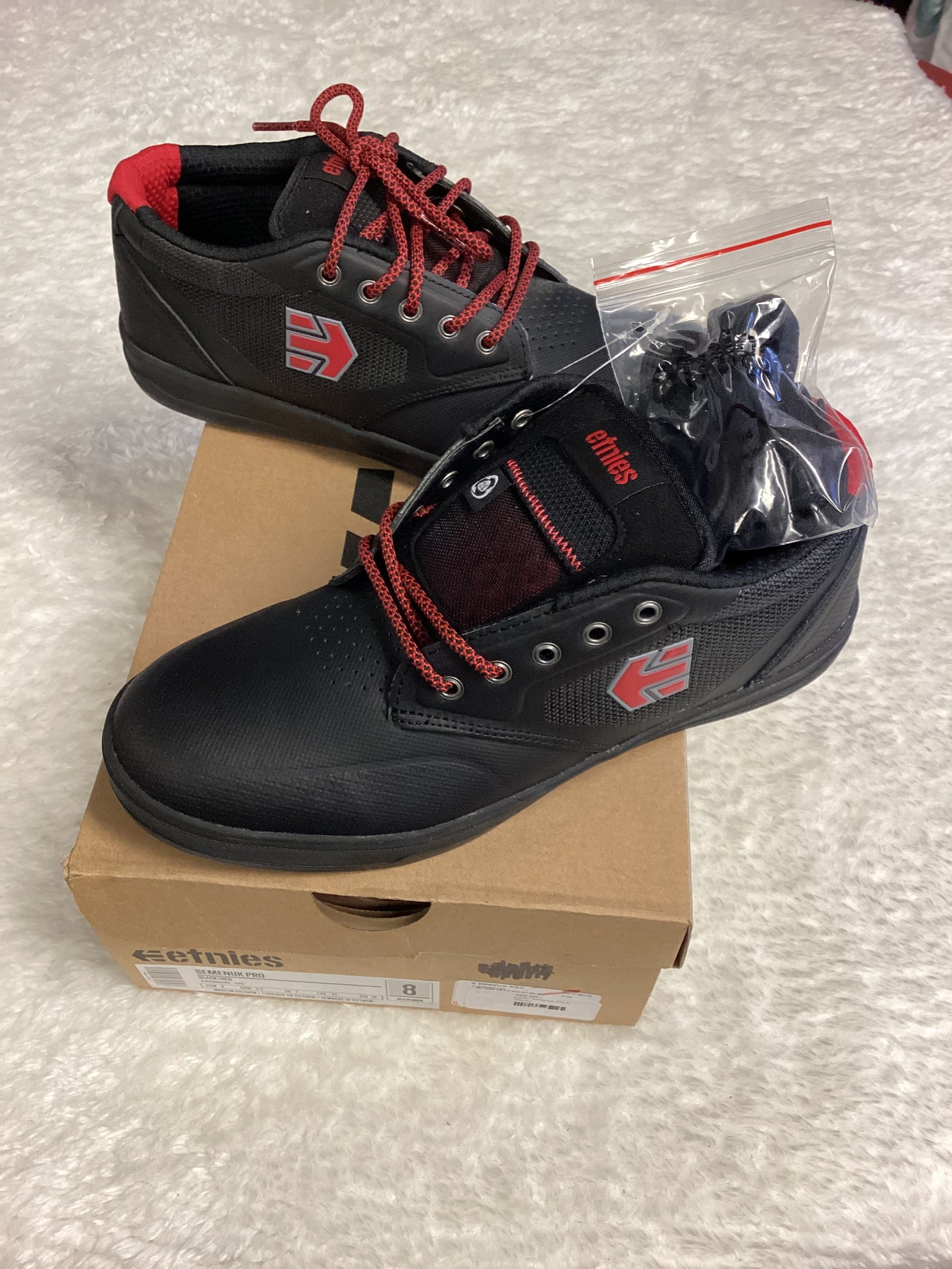 Etnies Semenuk Pro Shoes Mens size 8 Black Red
